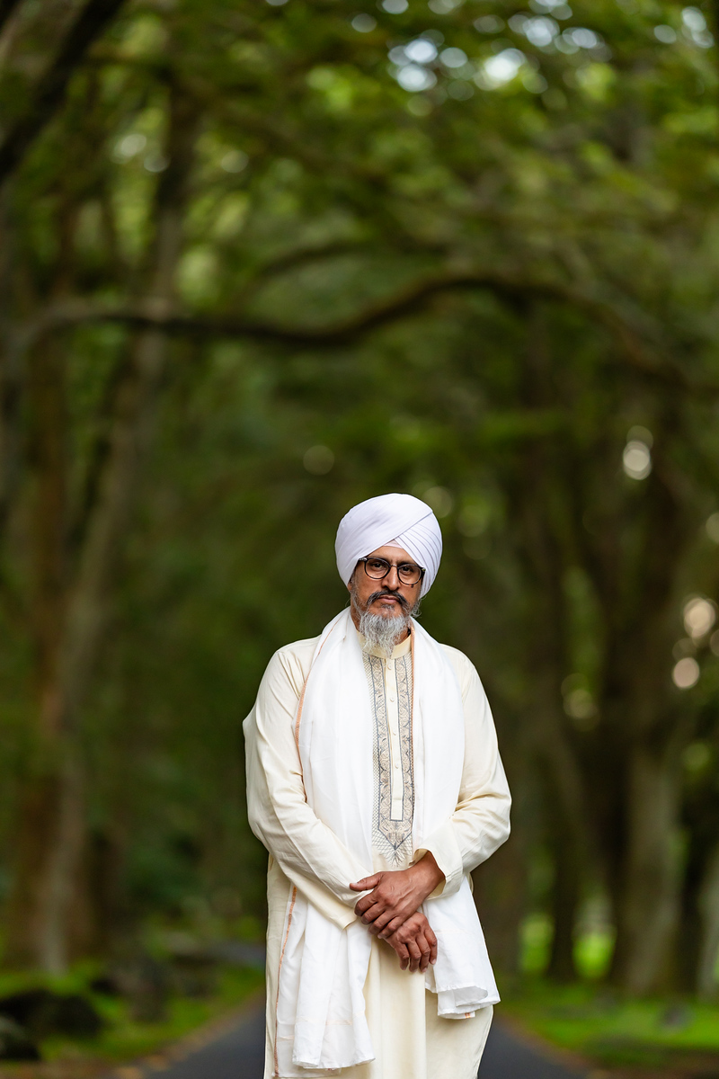 Close-up of Bhai Yadvinder Singh Ji in deep devotional simran and prayer in the presence of the sangat.